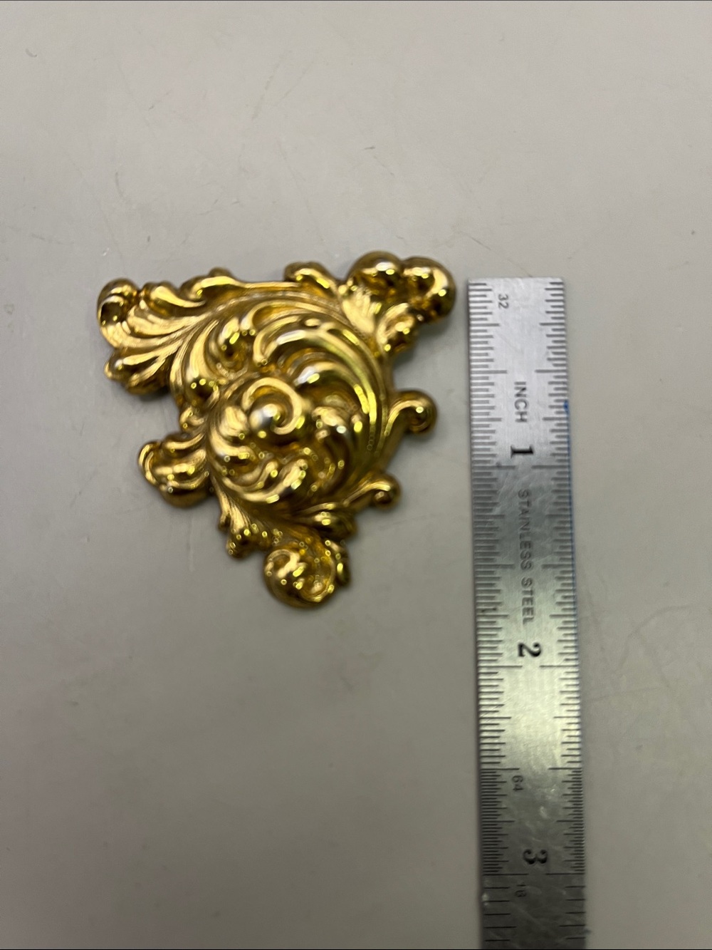Gold Baroque Brooch with Organic Scrollwork - Picture 4 of 5